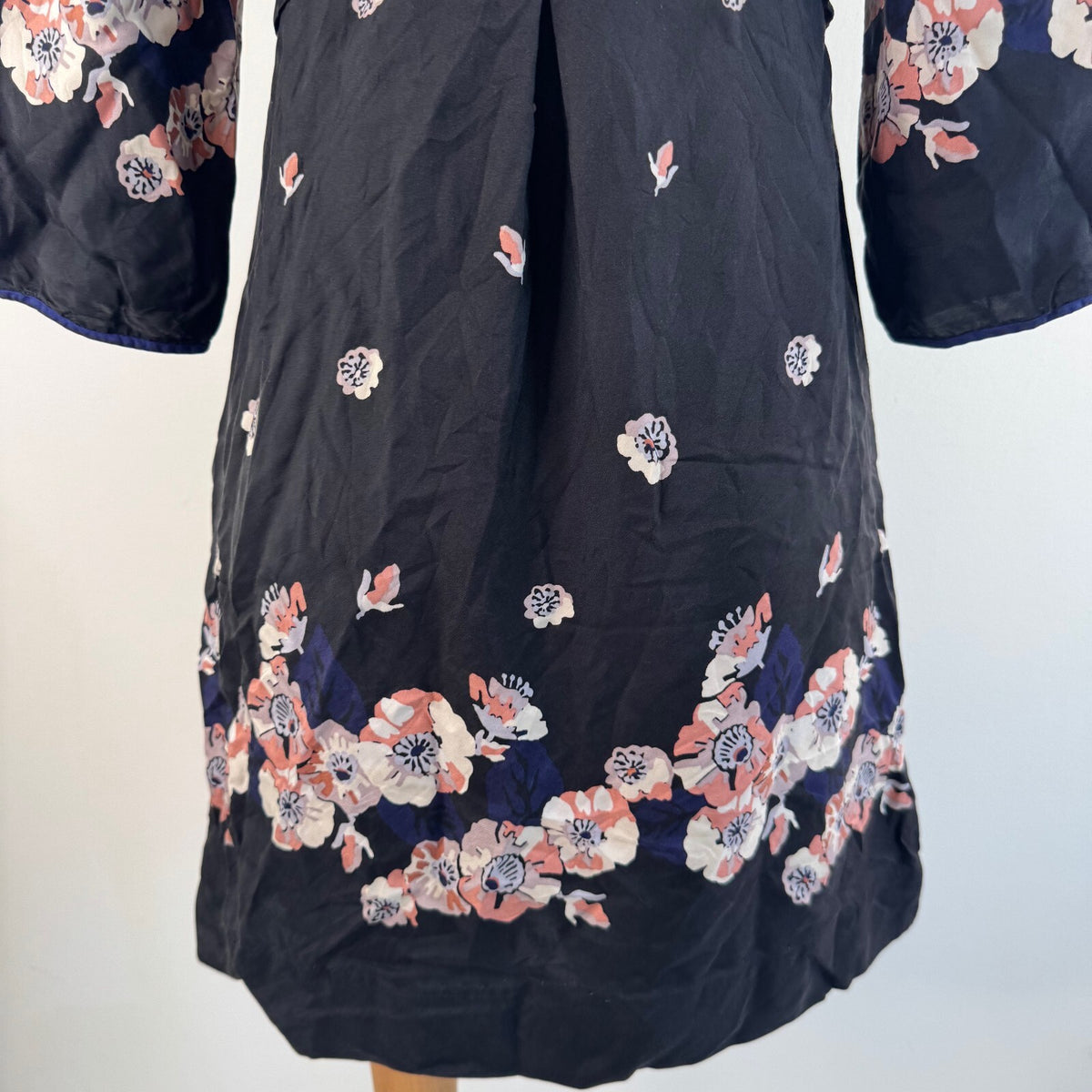 Vintage 2010 Juicy Couture 100% silk mini dress floral 3/4 sleeve v neck a line