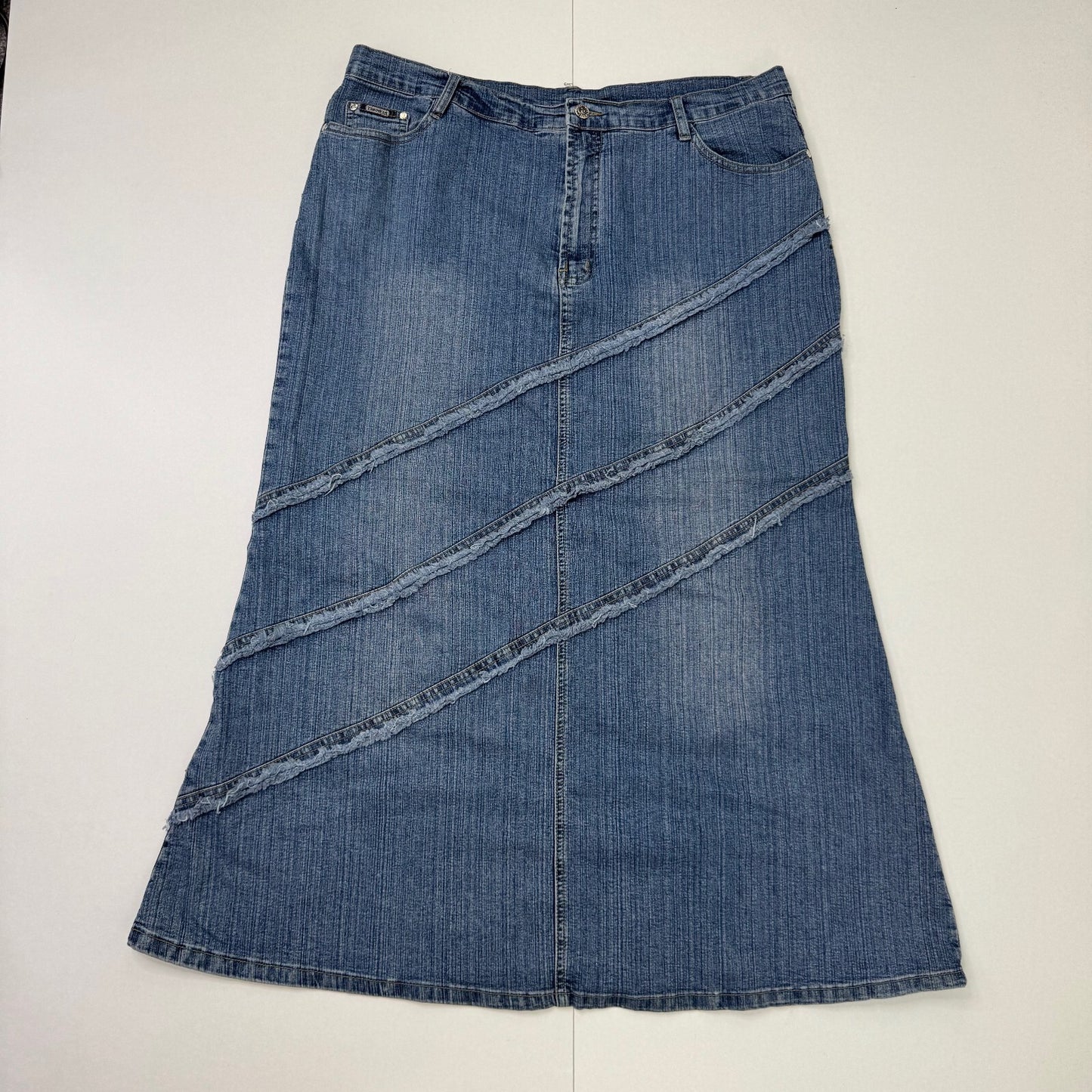 Y2K vintage denim maxi skirt fraying hem pattern stretchy faded blue wash a line