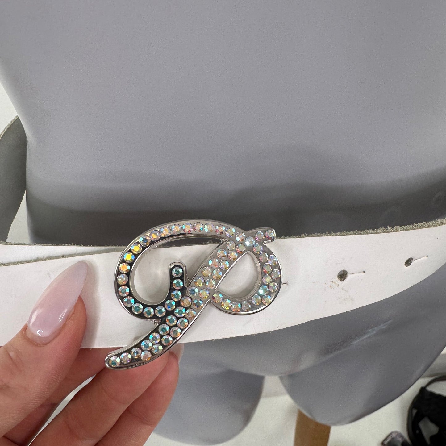 Y2K vintage belt faux leather rhinestone "P" initial thin skinny white
