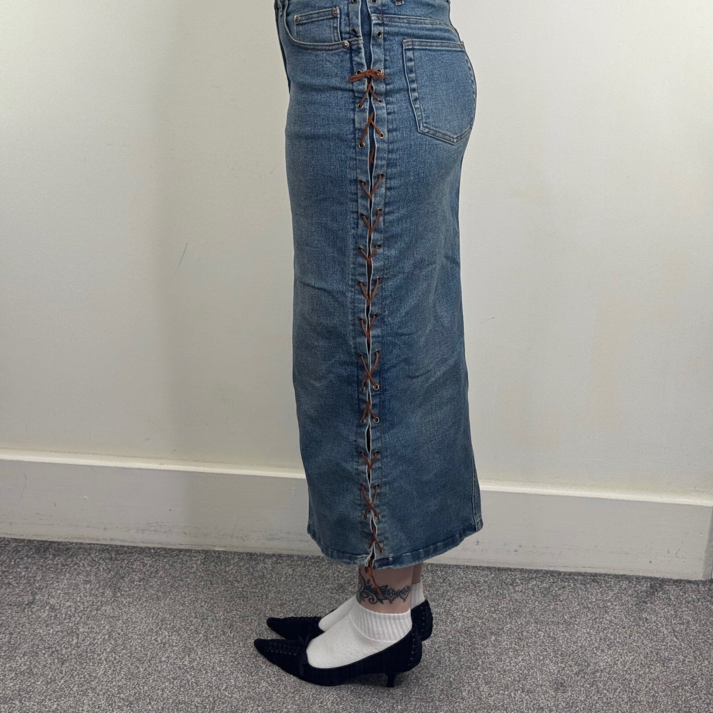 Y2K vintage denim maxi skirt lace up sides stretchy faded mid blue wash fitted