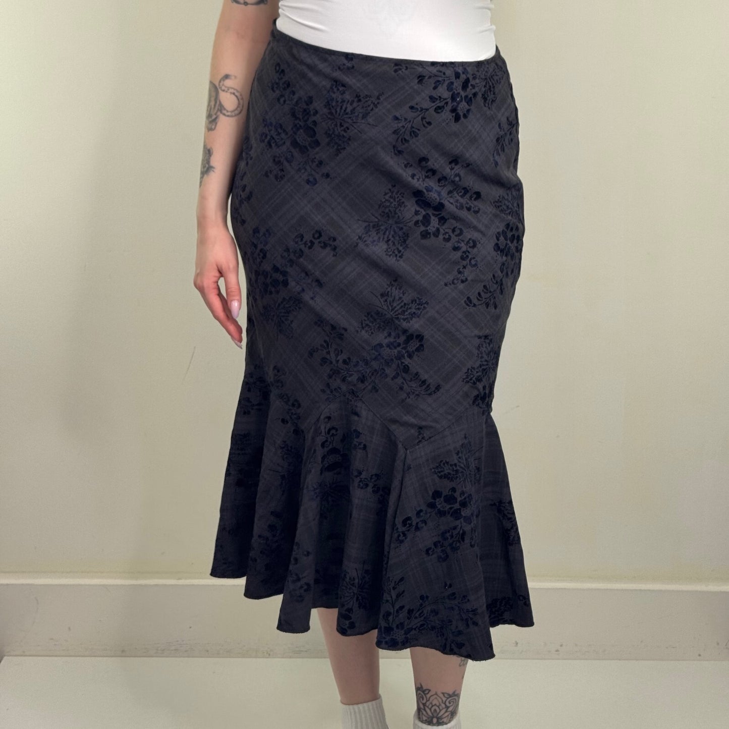 Y2K vintage Per Una midi skirt fishtail fitted navy tartan check print velvet