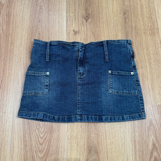 Y2K vintage denim mini skirt low rise stretchy pockets faded dark blue wash