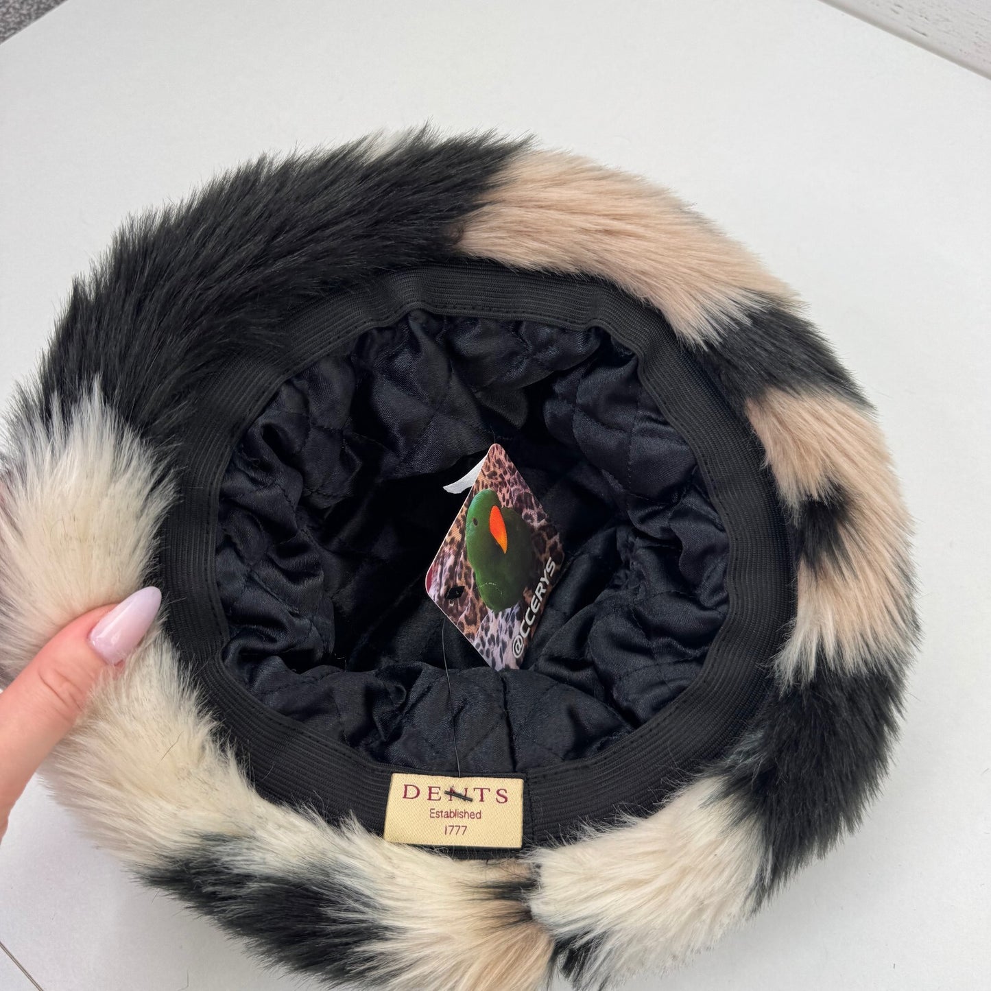 Y2K vintage bucket hat faux fur fluffy