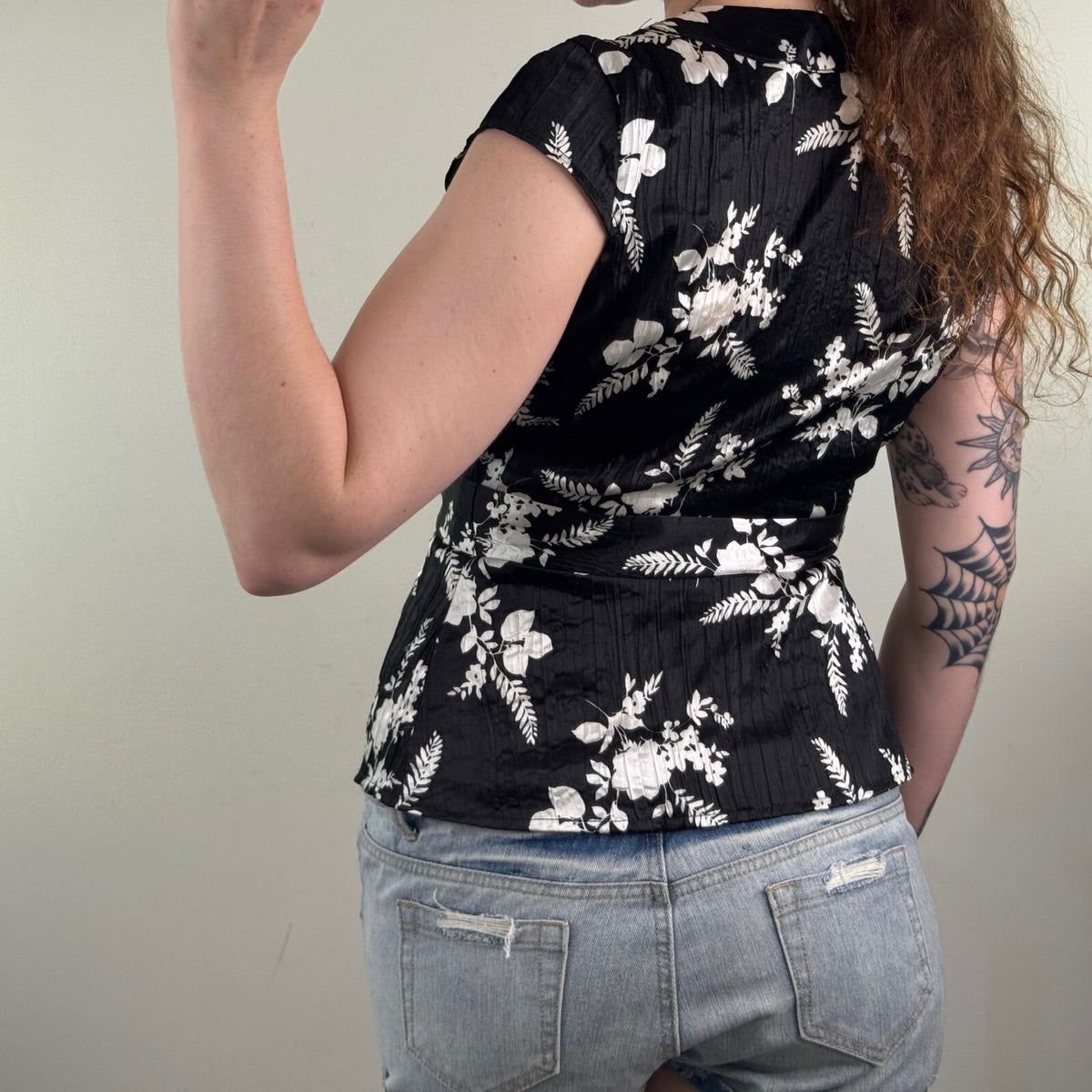 Y2K vintage Bay short cap sleeve top deep v neck side tie bow floral crinkle