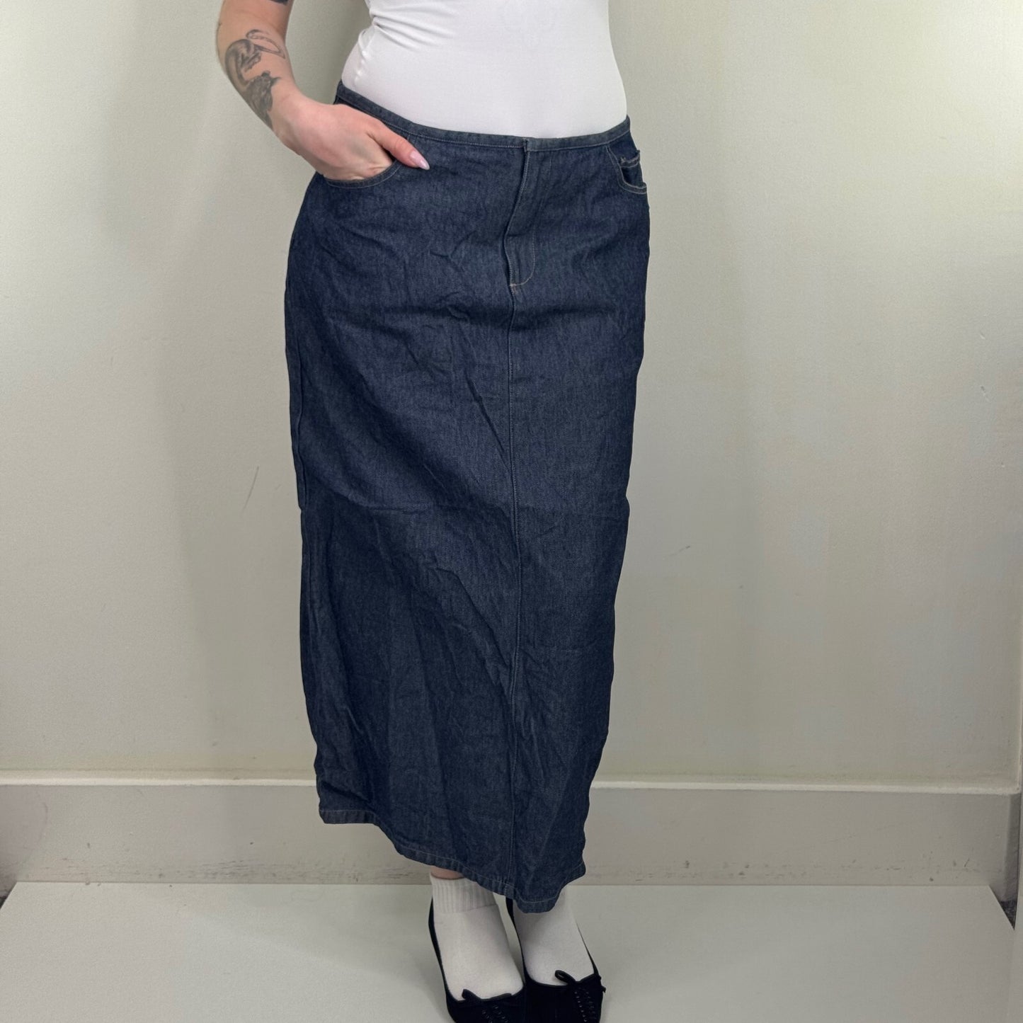 Y2K vintage denim maxi skirt dark blue wash pockets slit full length