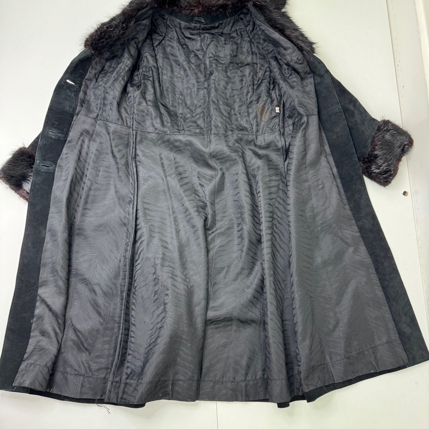 Vintage genuine fur / suede trench coat with belt button up lined classic midi