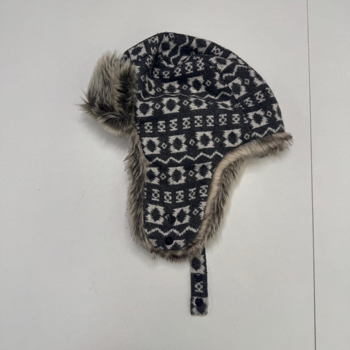 Y2K vintage trapper hat aztec print faux fur trim knit 2010