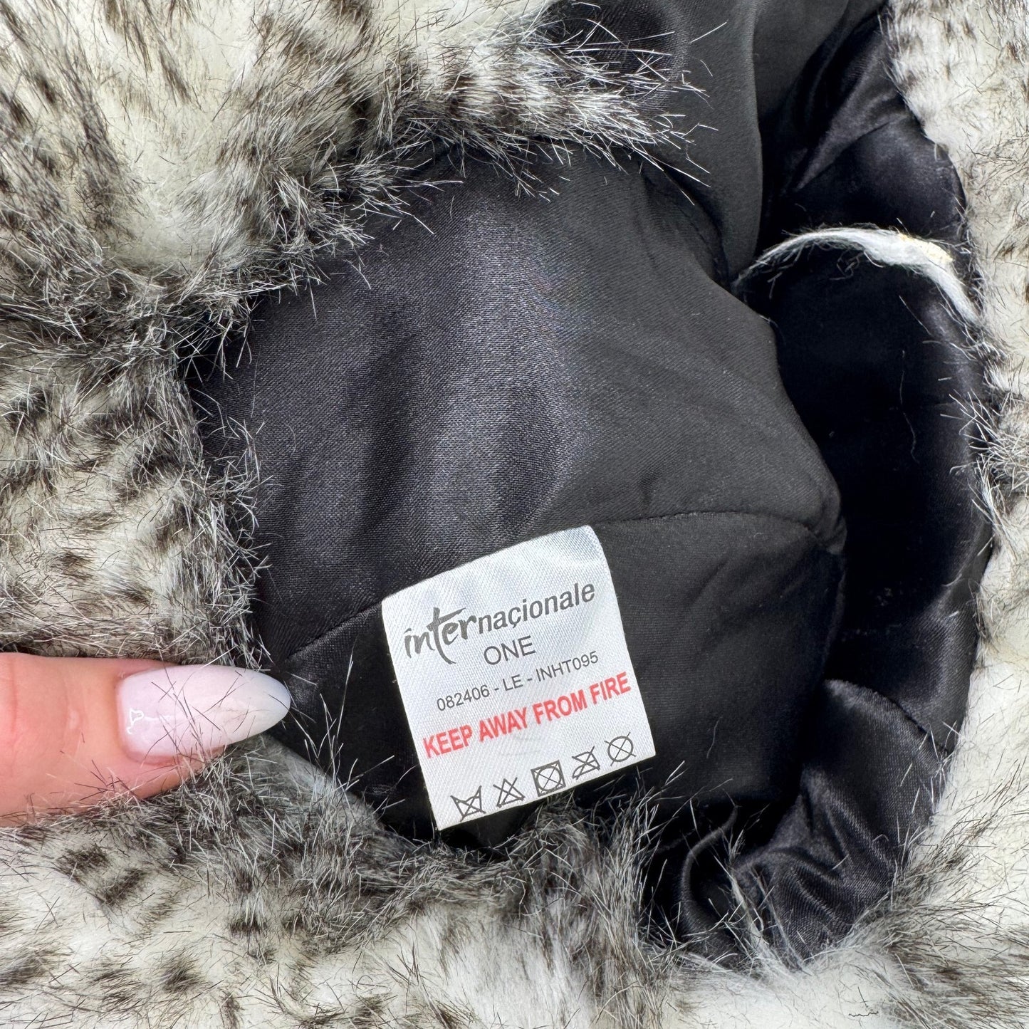 Y2K vintage trapper hat faux fur raccoon feathered style pattern oversized