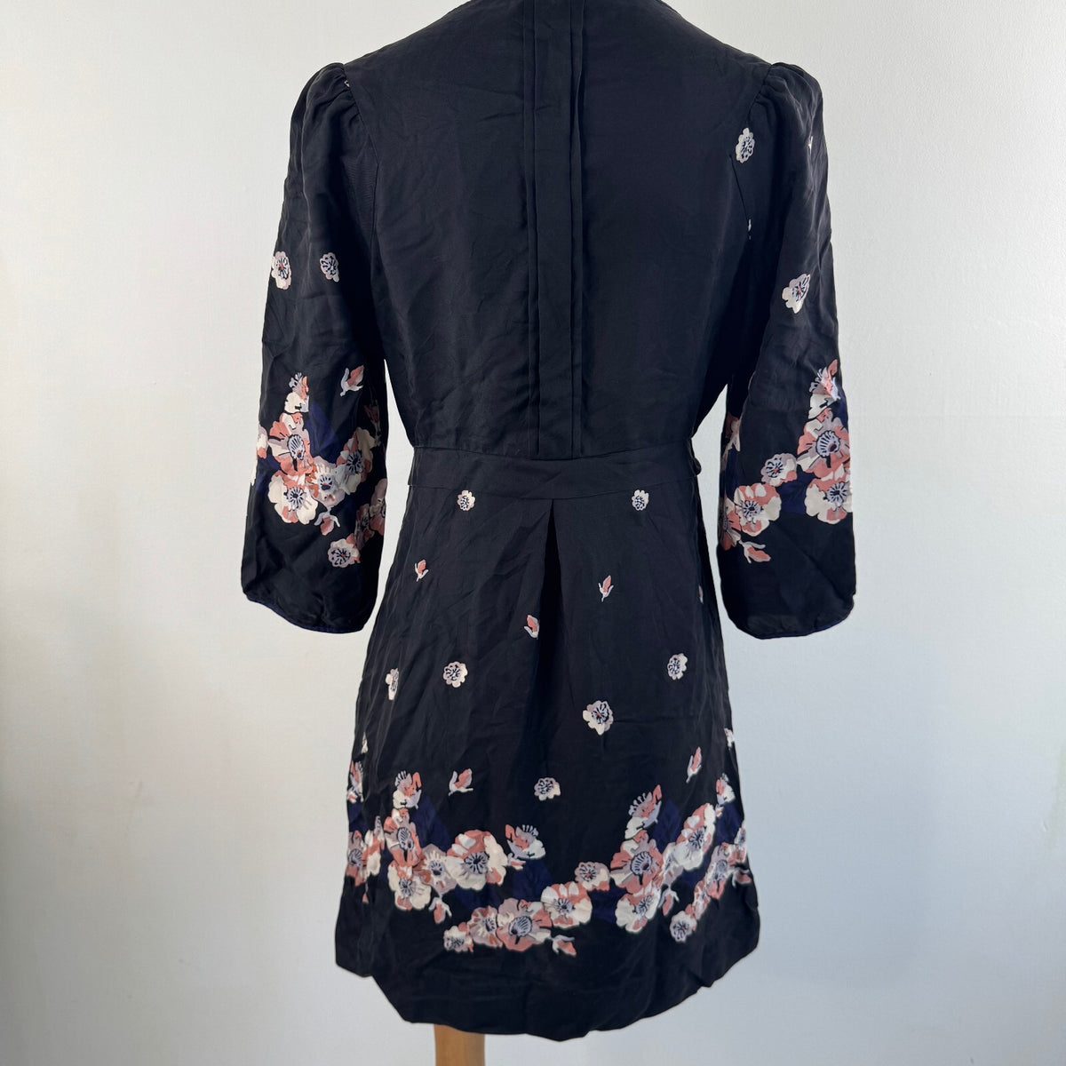 Vintage 2010 Juicy Couture 100% silk mini dress floral 3/4 sleeve v neck a line