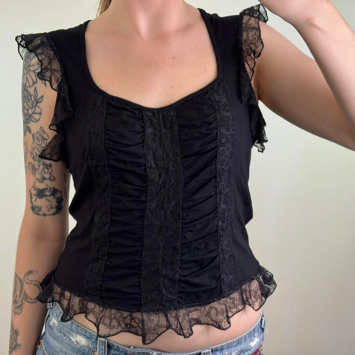 Y2K vintage lace trim tank top ruched sweetheart neckline stretchy frill ruffle