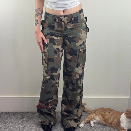 Y2K vintage mid rise baggy camo trousers cargo pants camouflage embroidery