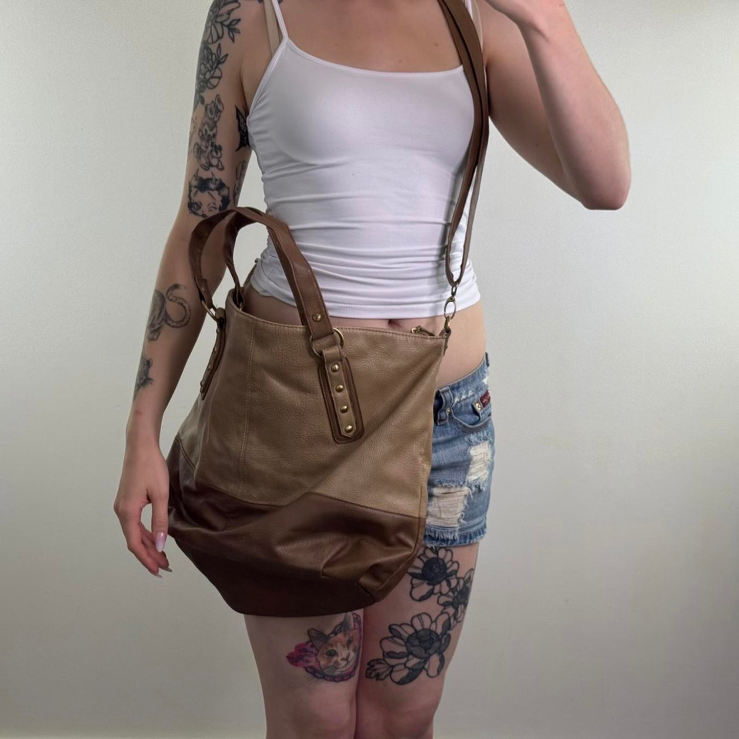 Y2K vintage faux leather large handbag studded light brown adjustable strap