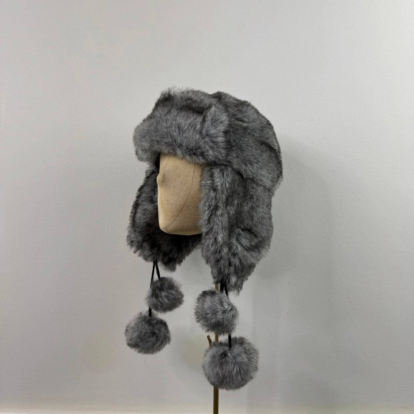 Y2K vintage faux fur trapper hat pom pom grey two tone mcbling