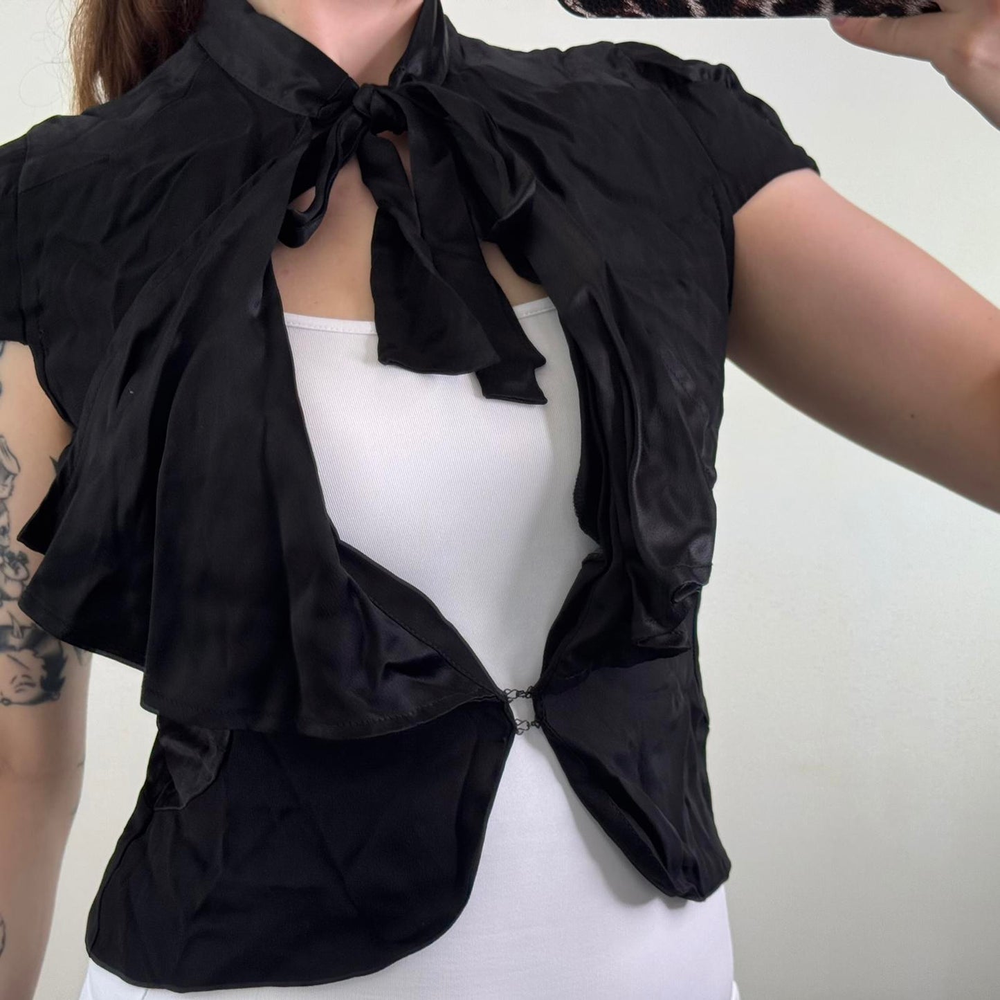 River Island open front short sleeve blouse keyhole hook and eye cropped bow