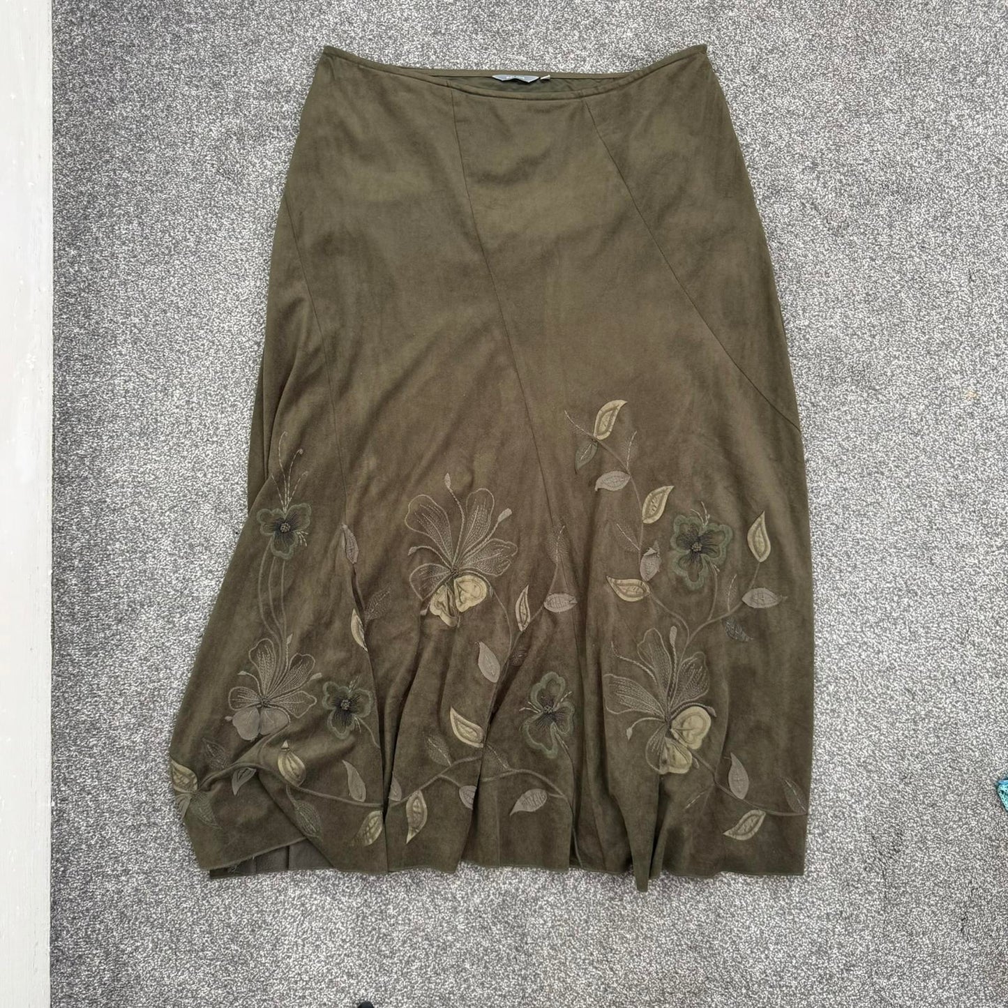 Y2K vintage Per Una maxi skirt faux suede soft material floral embroidered