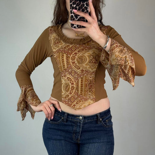 Y2K vintage boho paisley print flare sleeve stretchy fitted hanky hem top ruffle