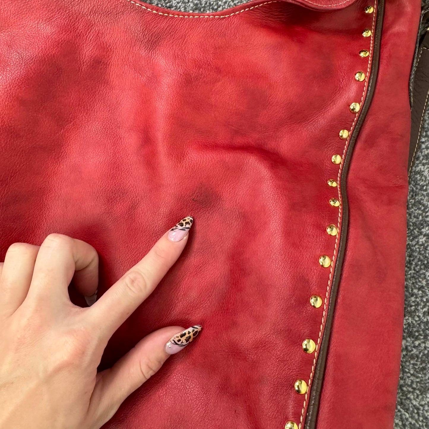 Y2K vintage faux leather studded red handbag crossbody strap brown red medium