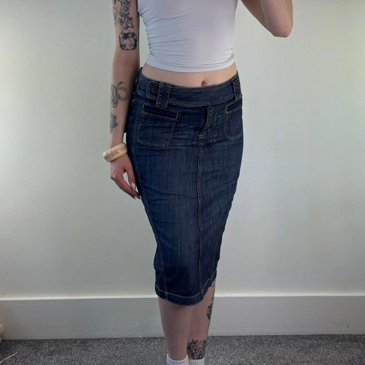 Y2K vintage fitted denim midi skirt dark blue cargo pockets vent slit mid rise