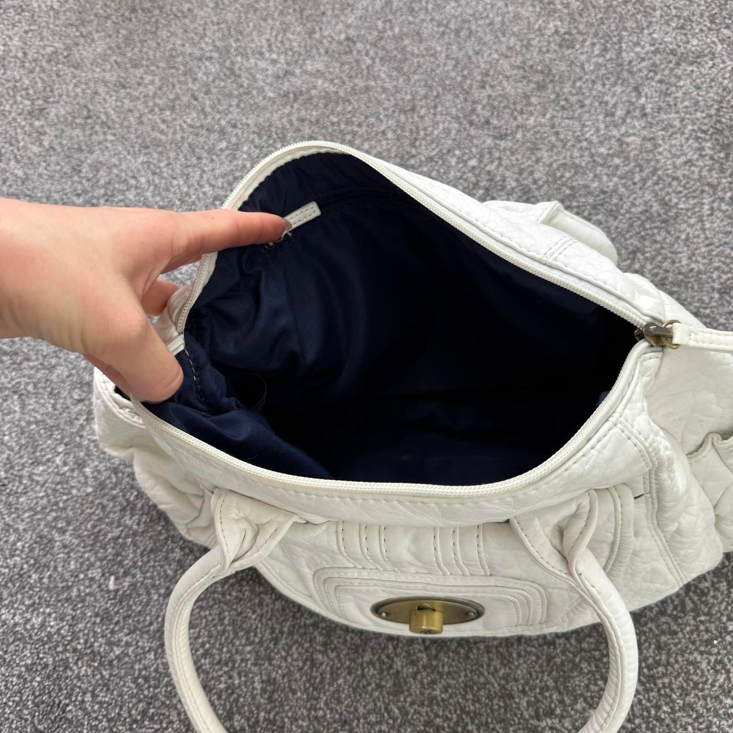 Y2K vintage faux leather white medium shoulder bag flower charm