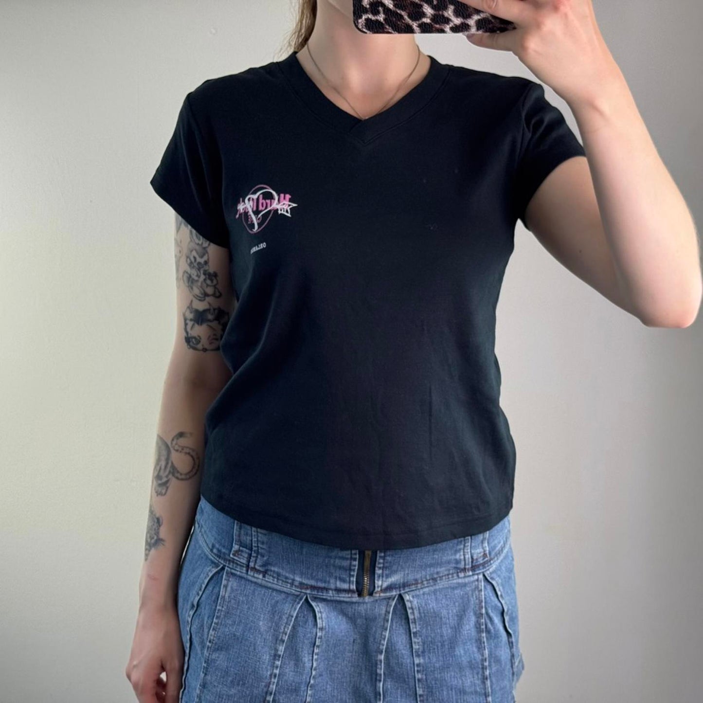 Y2K vintage Hard Rock Cafe Orlando v neck t shirt pink heart