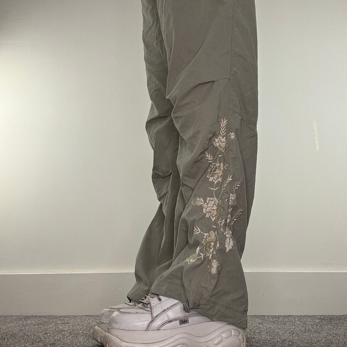 Y2K vintage floral embroidered baggy cargo trousers