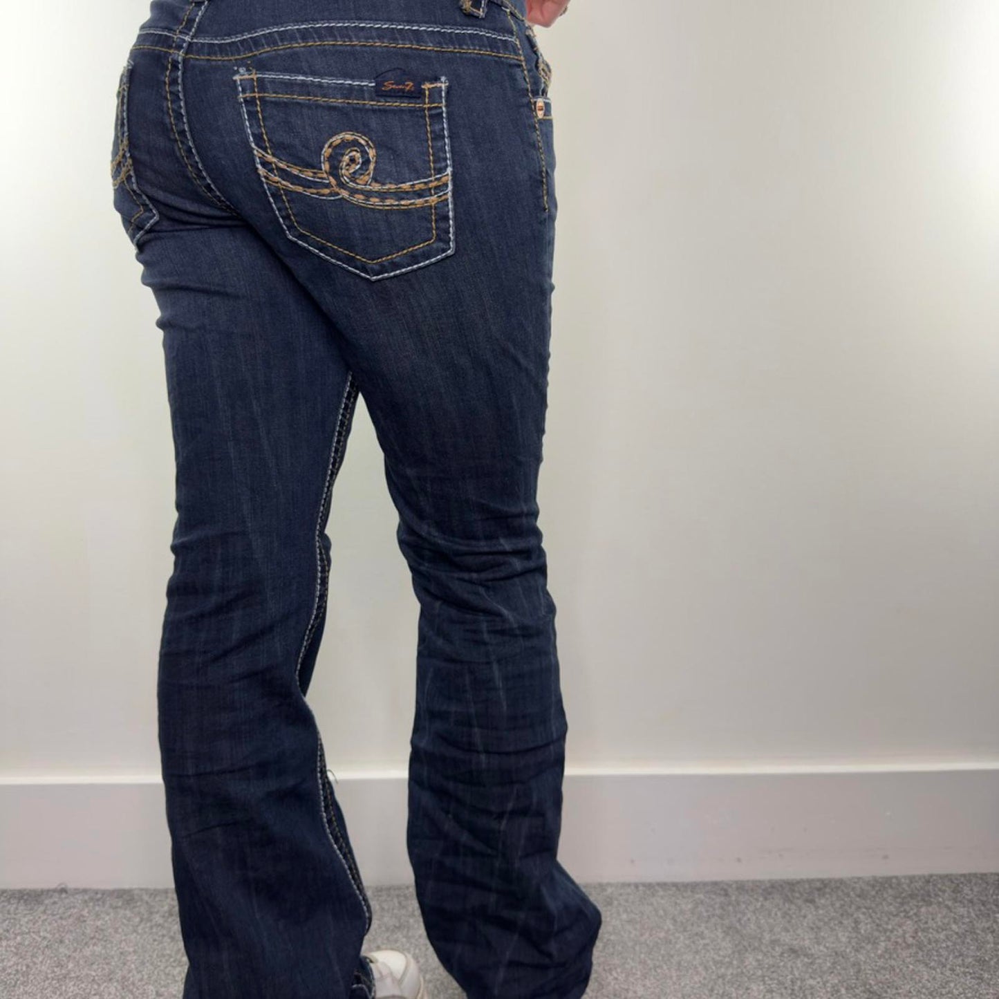 Y2K vintage low rise bootcut denim jeans contrast stitch embroidery dark denim