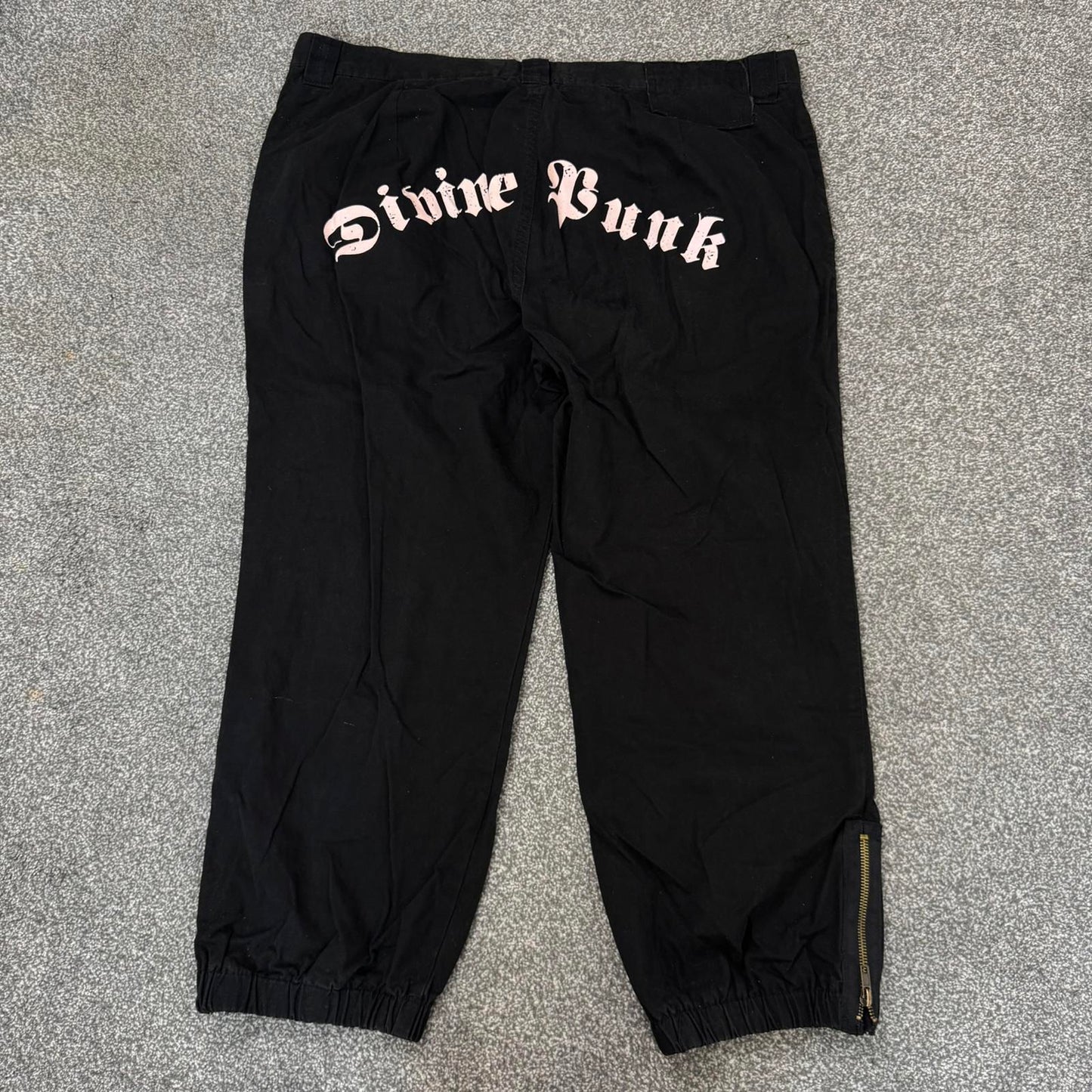 Y2K vintage sparkly slogan cargo trousers "divine punk" cropped capri glitter