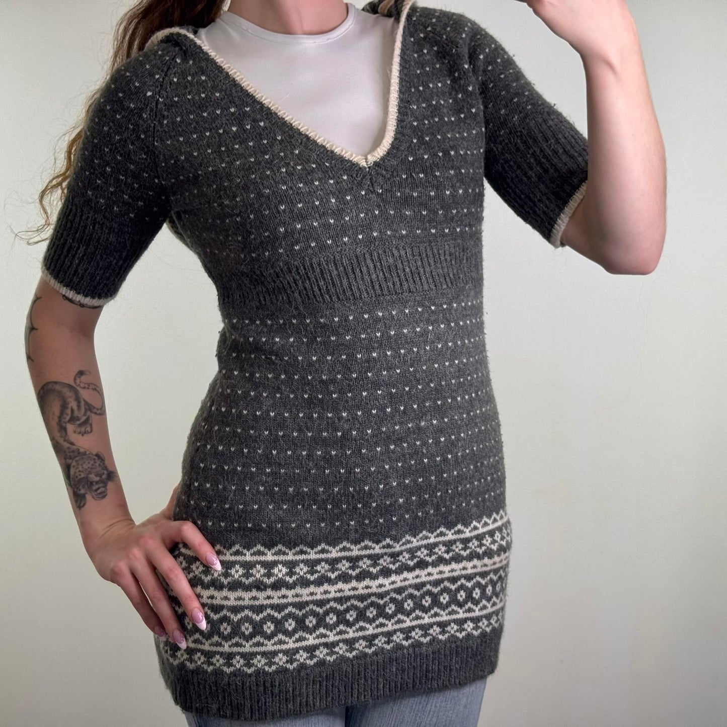 Y2K vintage knitted hoodie short sleeve aztec pattern v neck grey white