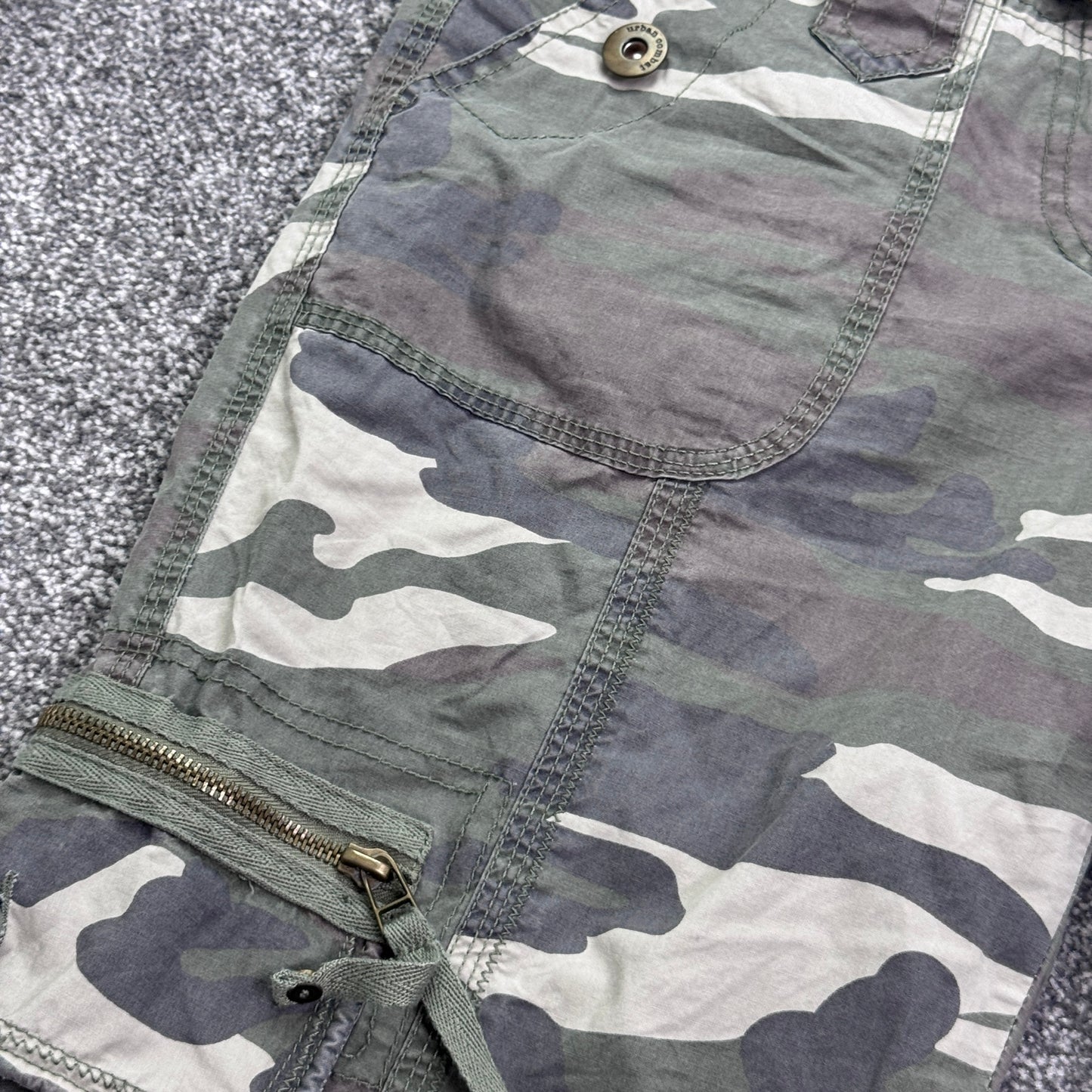 Y2K vintage mid rise camo capri trousers