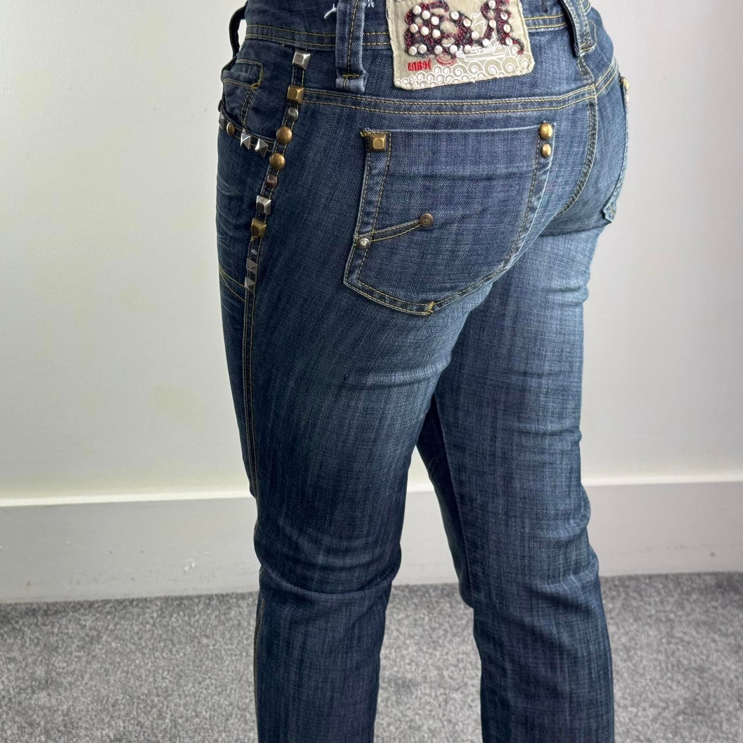 Y2K vintage low rise studded capri denim jeans cropped dark faded stretchy
