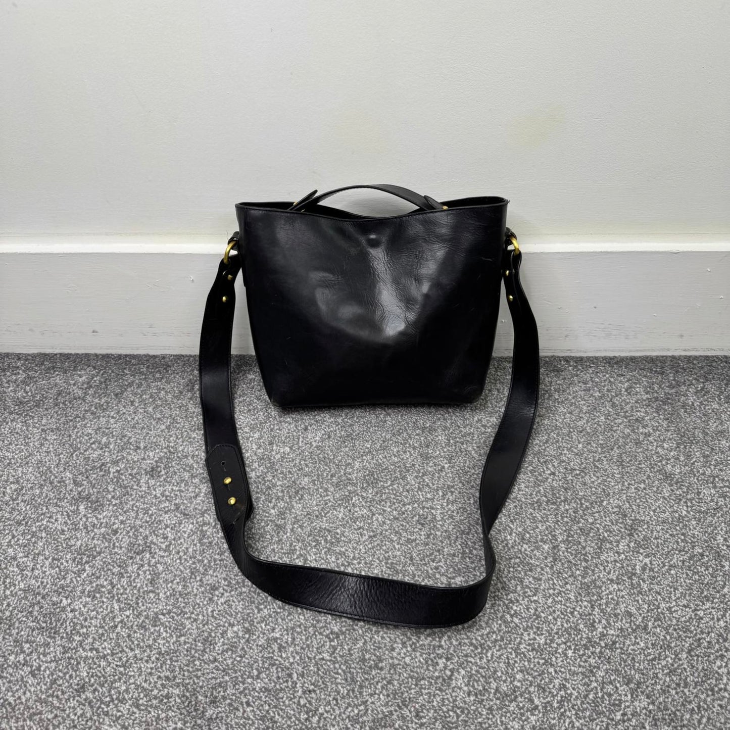Y2K vintage genuine leather bucket handbag with crossbody strap black gold