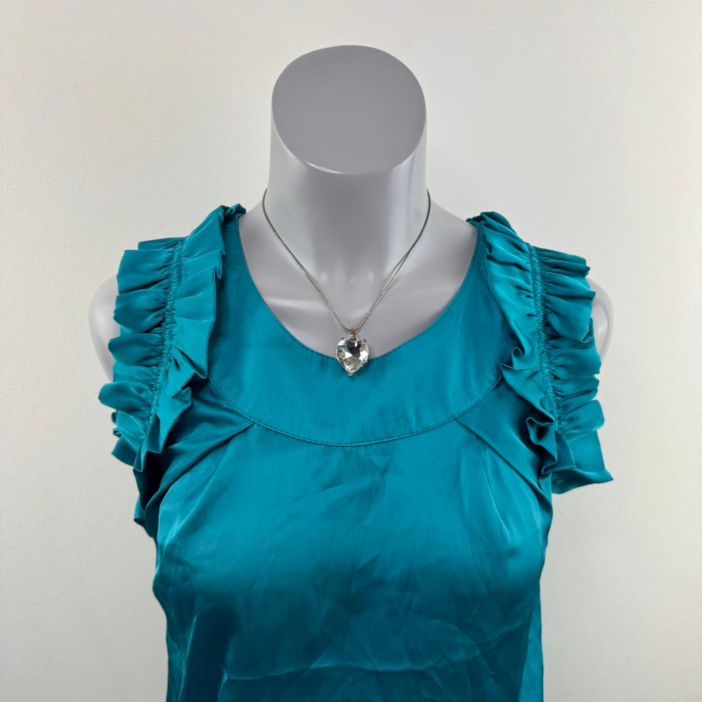 Y2K vintage sleeveless blouse bubble hem ruched ruffle round neck keyhole