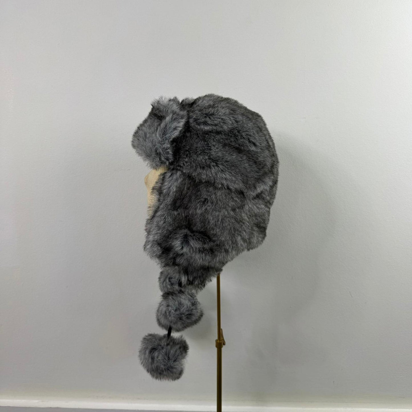 Y2K vintage faux fur trapper hat pom pom grey two tone mcbling