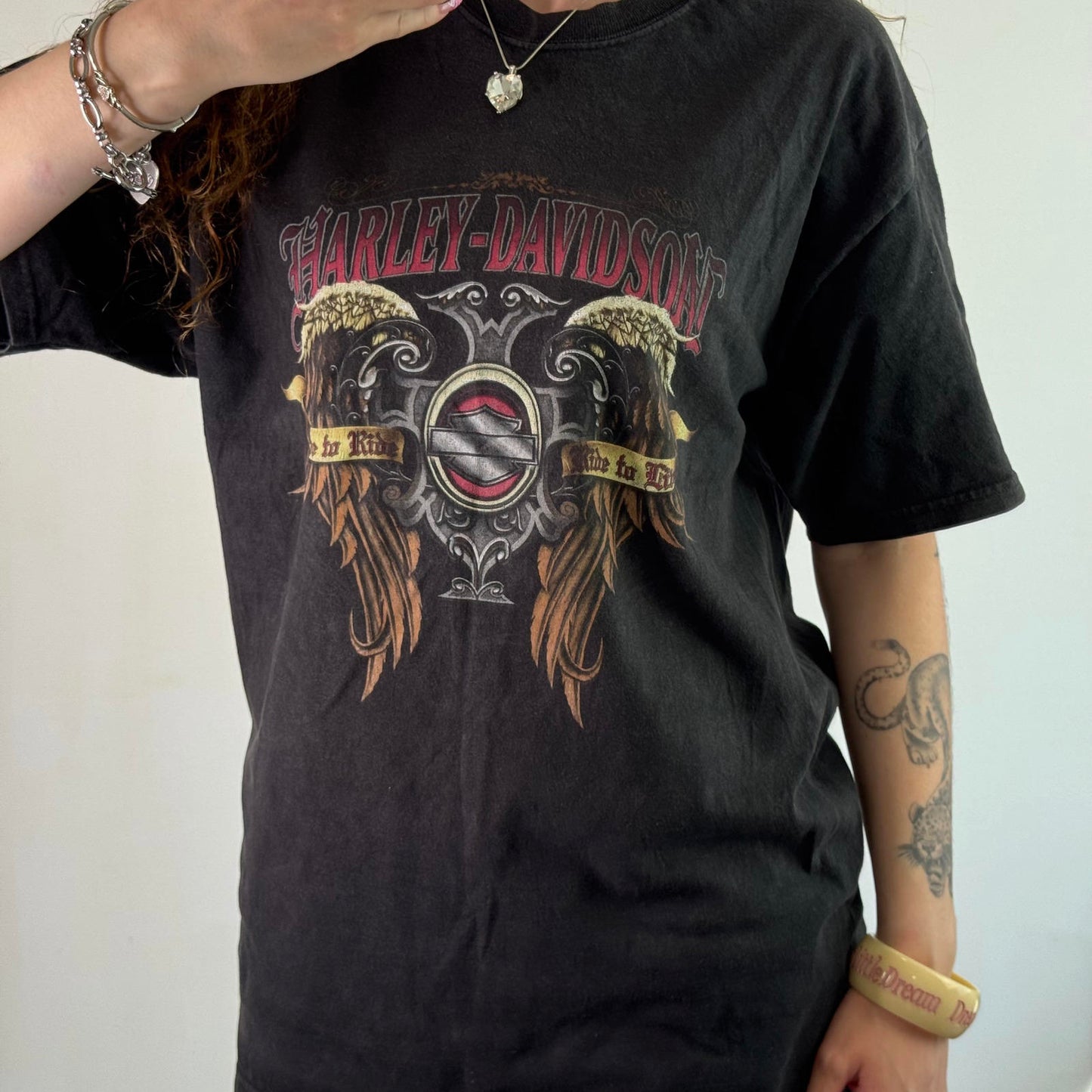 Y2K vintage 2009 Harley Davidson Seattle short sleeve t shirt eagle filigree