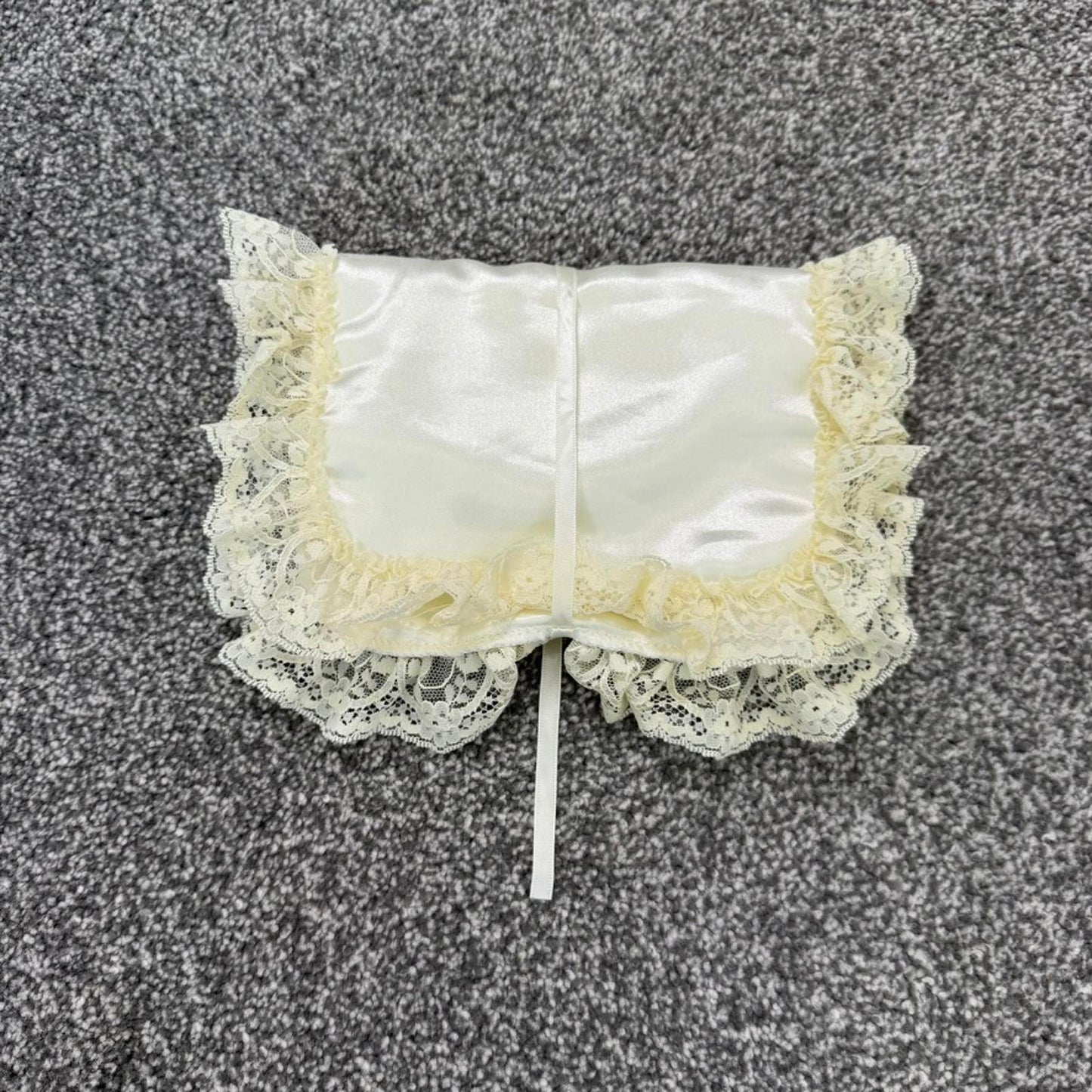 Y2K vintage makeup bag cream frilly rose travel jewelry storage bag