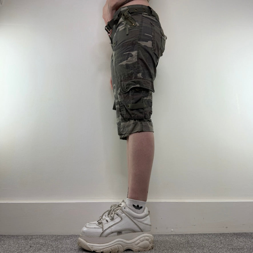 Y2K vintage mid rise camo capri trousers