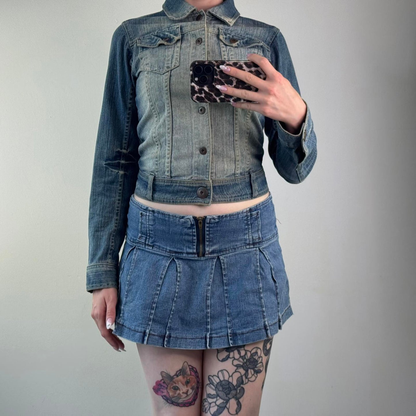 Y2K vintage stretchy fitted denim popper button up jacket faded light blue short
