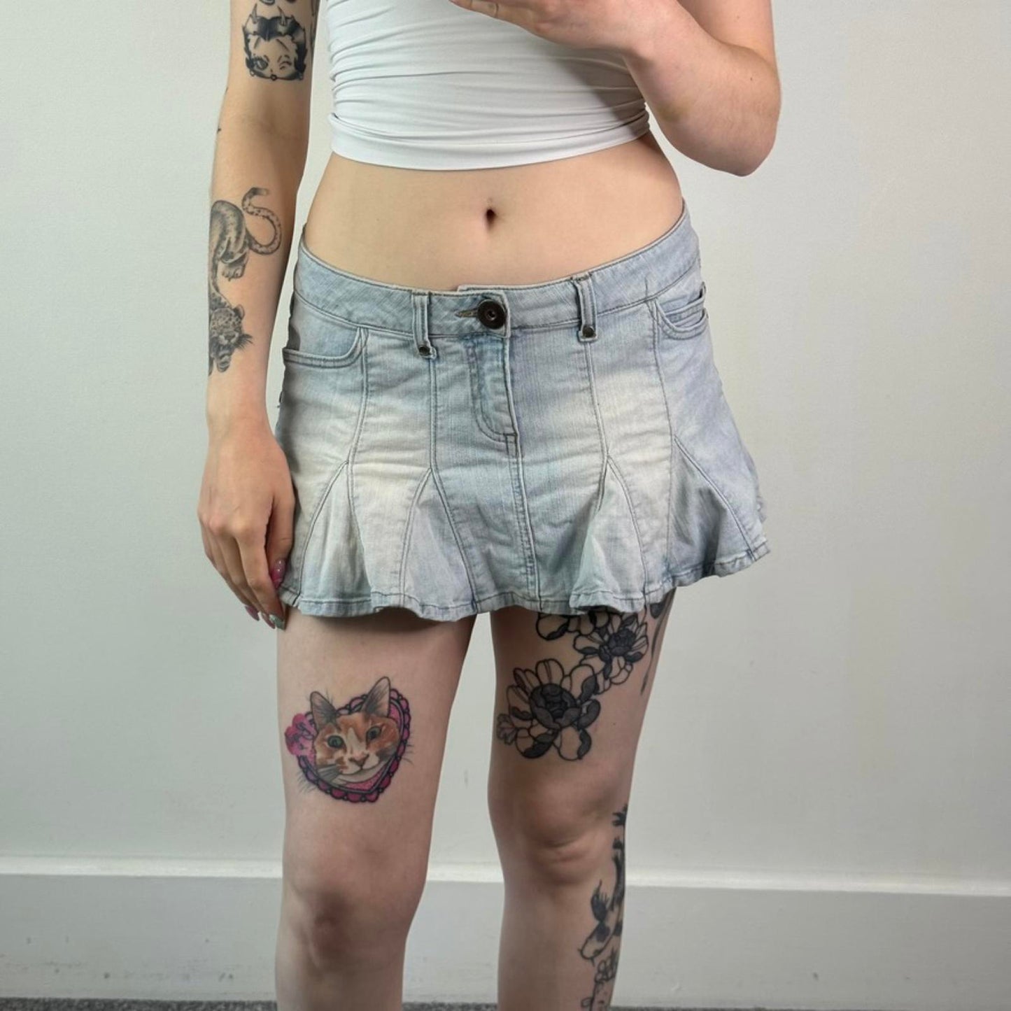 Y2K vintage low rise pleated faded denim mini skirt light blue wash cargo pocket