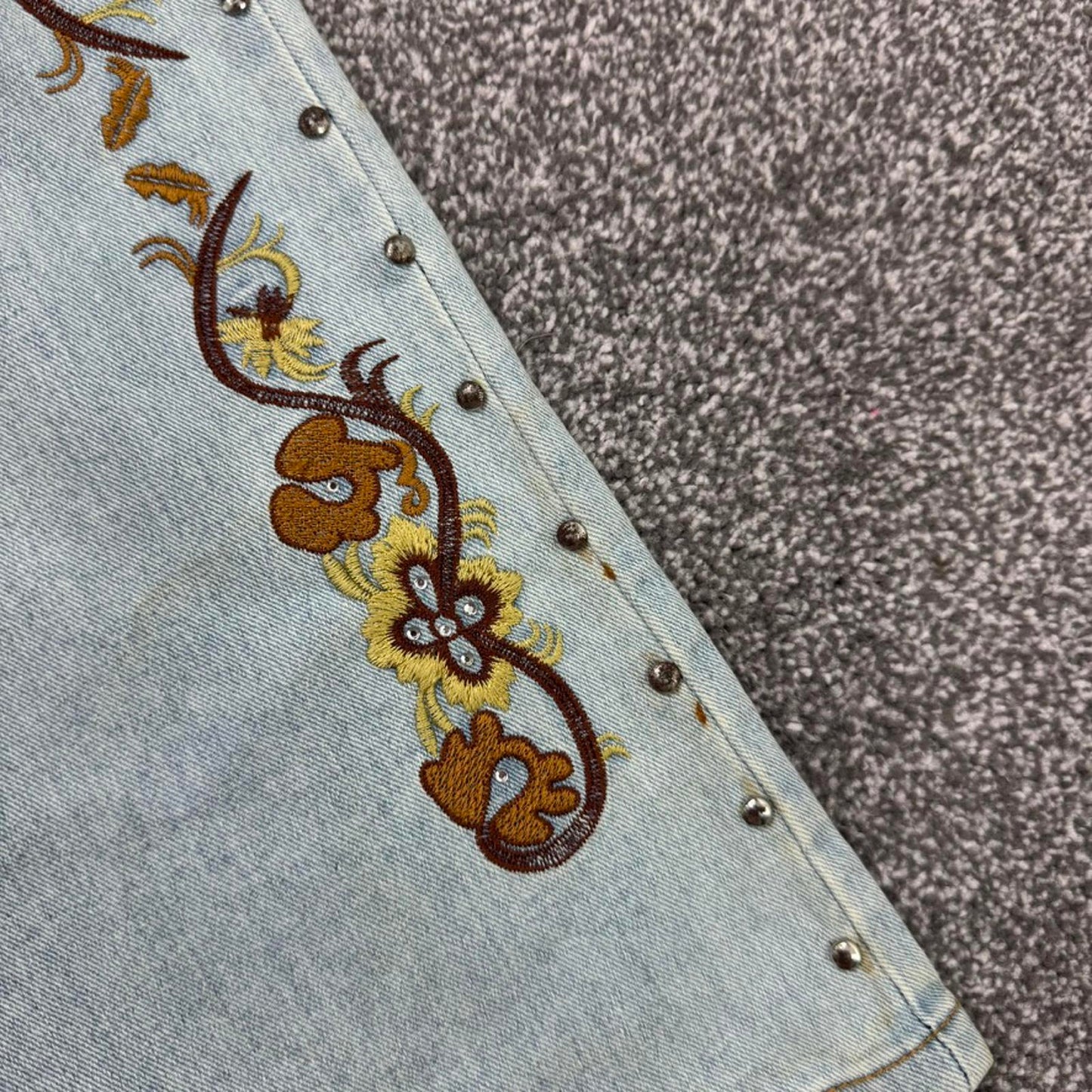 Y2K vintage mid rise stretch capri jeans denim cropped studded floral embroidery
