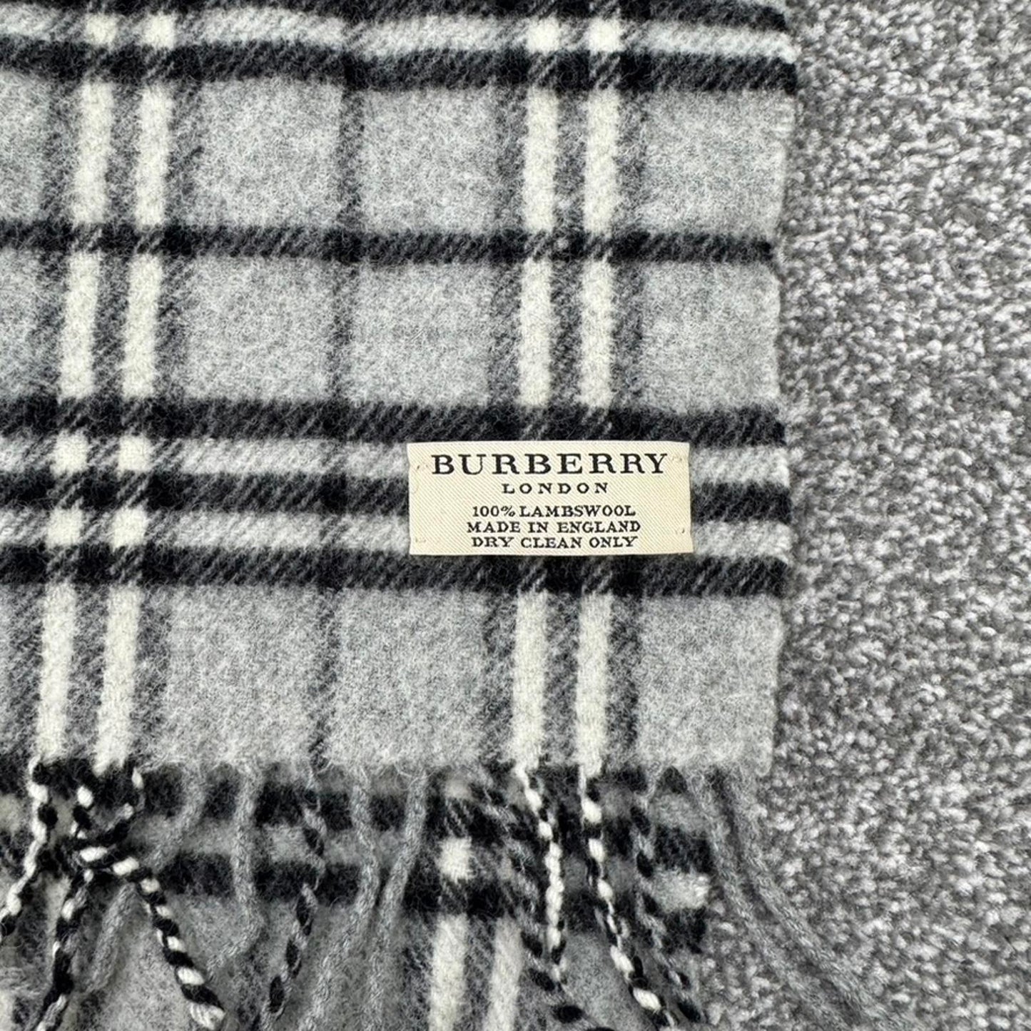 Y2K vintage Burberry 100% lambswool grey black nova check short length