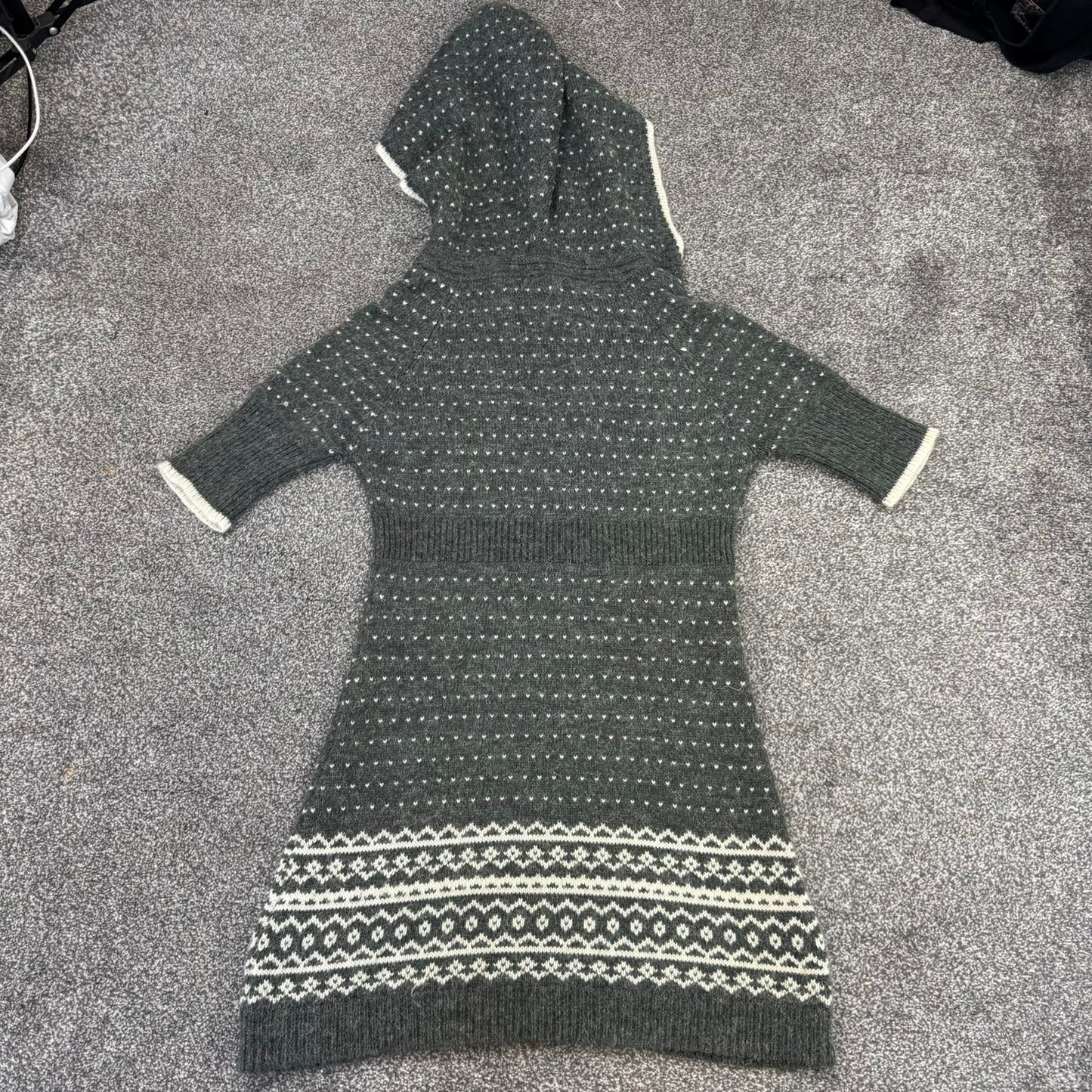 Y2K vintage knitted hoodie short sleeve aztec pattern v neck grey white