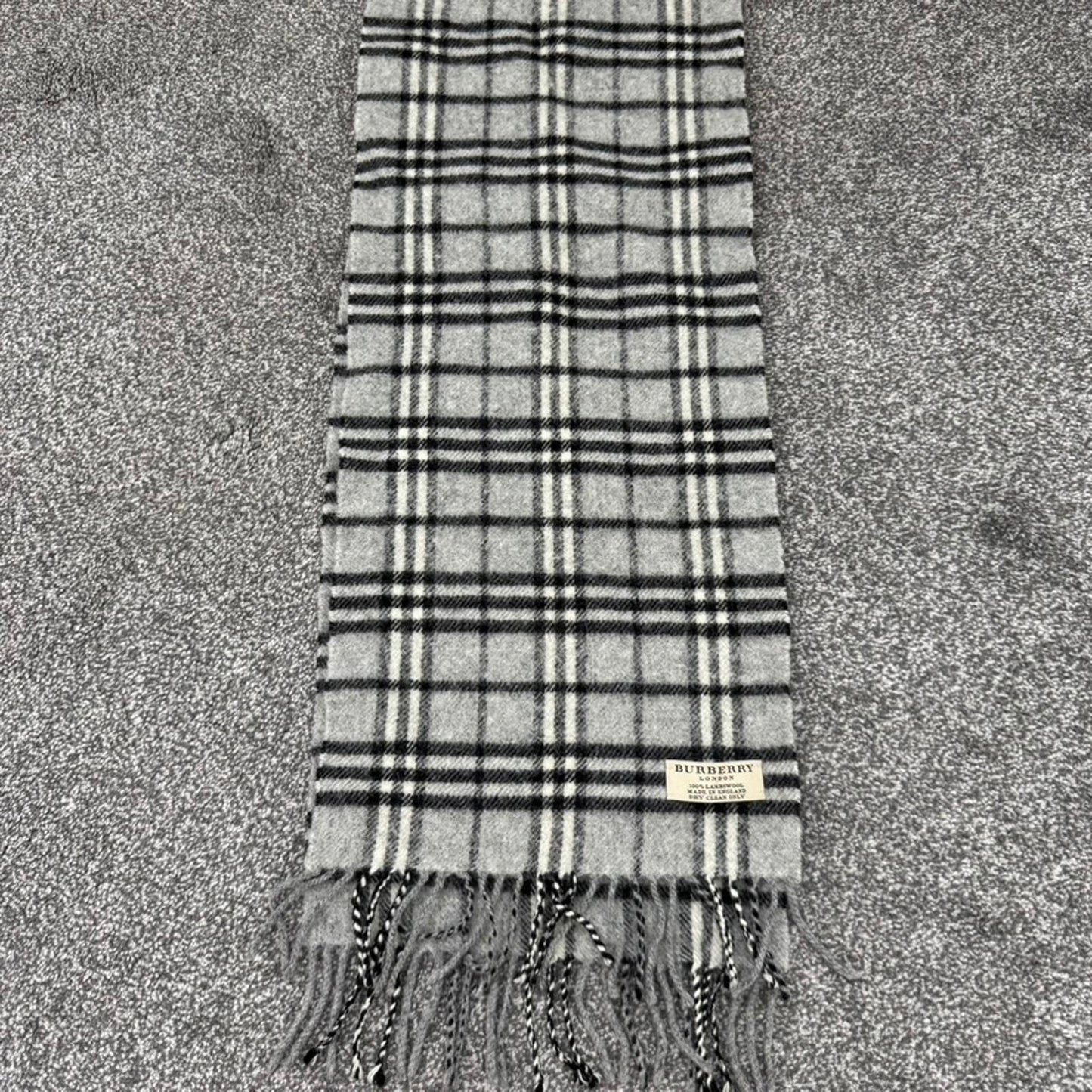 Y2K vintage Burberry 100% lambswool grey black nova check short length