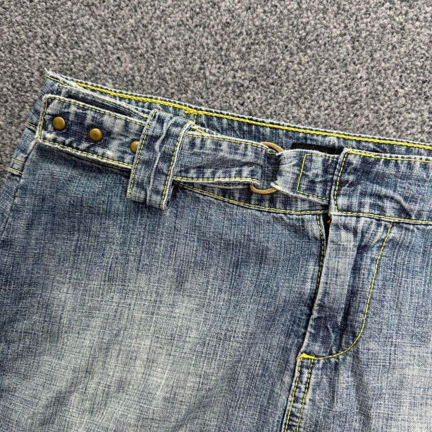 Y2K vintage mid rise faded denim buckle belt studded mini skirt contrast stitch