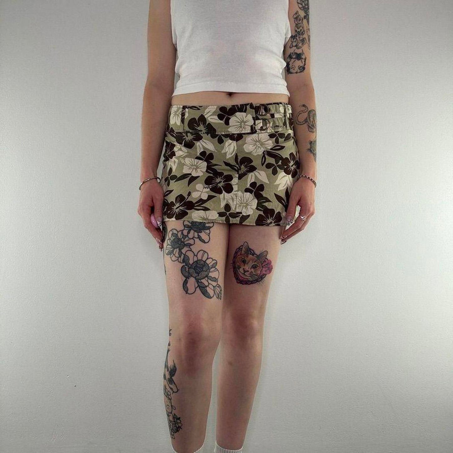 Y2K vintage low rise hibiscus mini skirt floral print built in belt buckles
