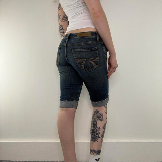 Y2K vintage low rise capri jeans knee length dark blue denim wash embroidered