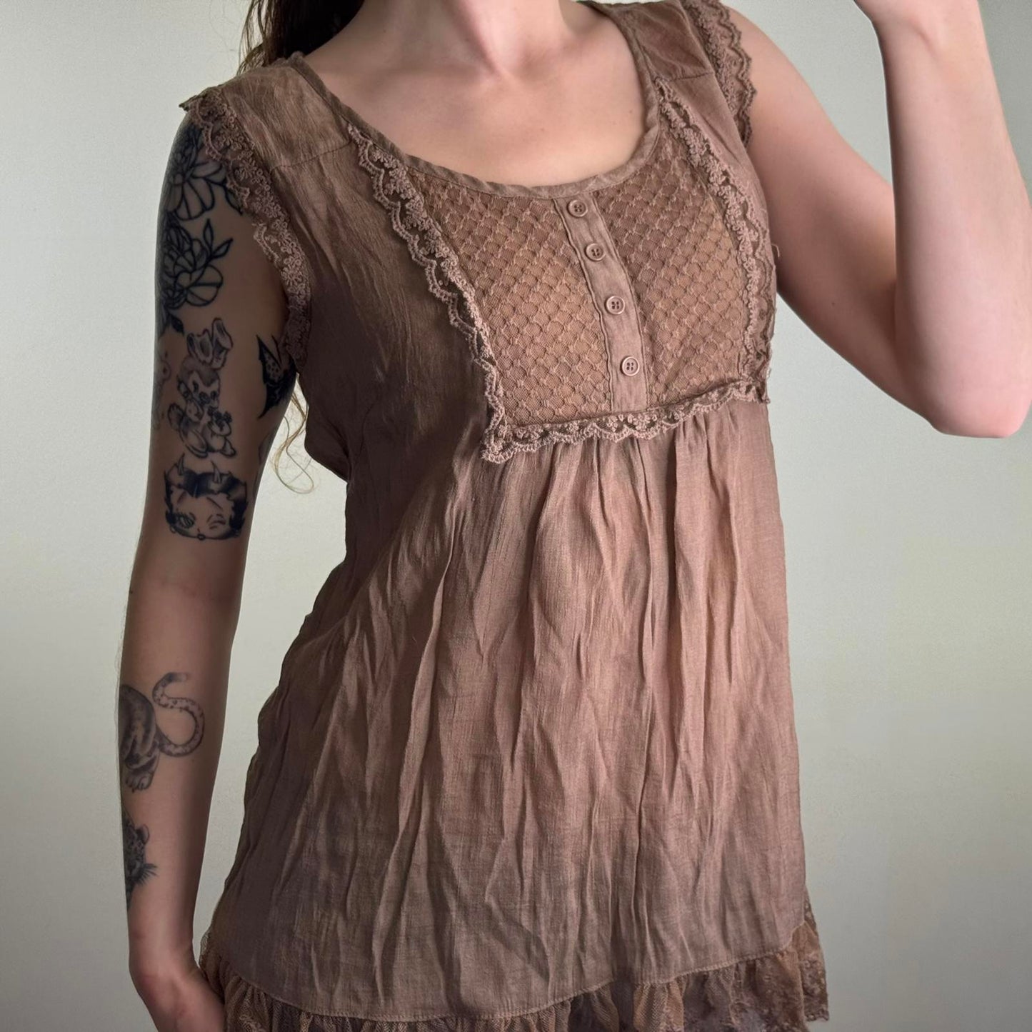 Y2K vintage sleeveless blouse frill trim hem buttons mesh ruffle babydoll