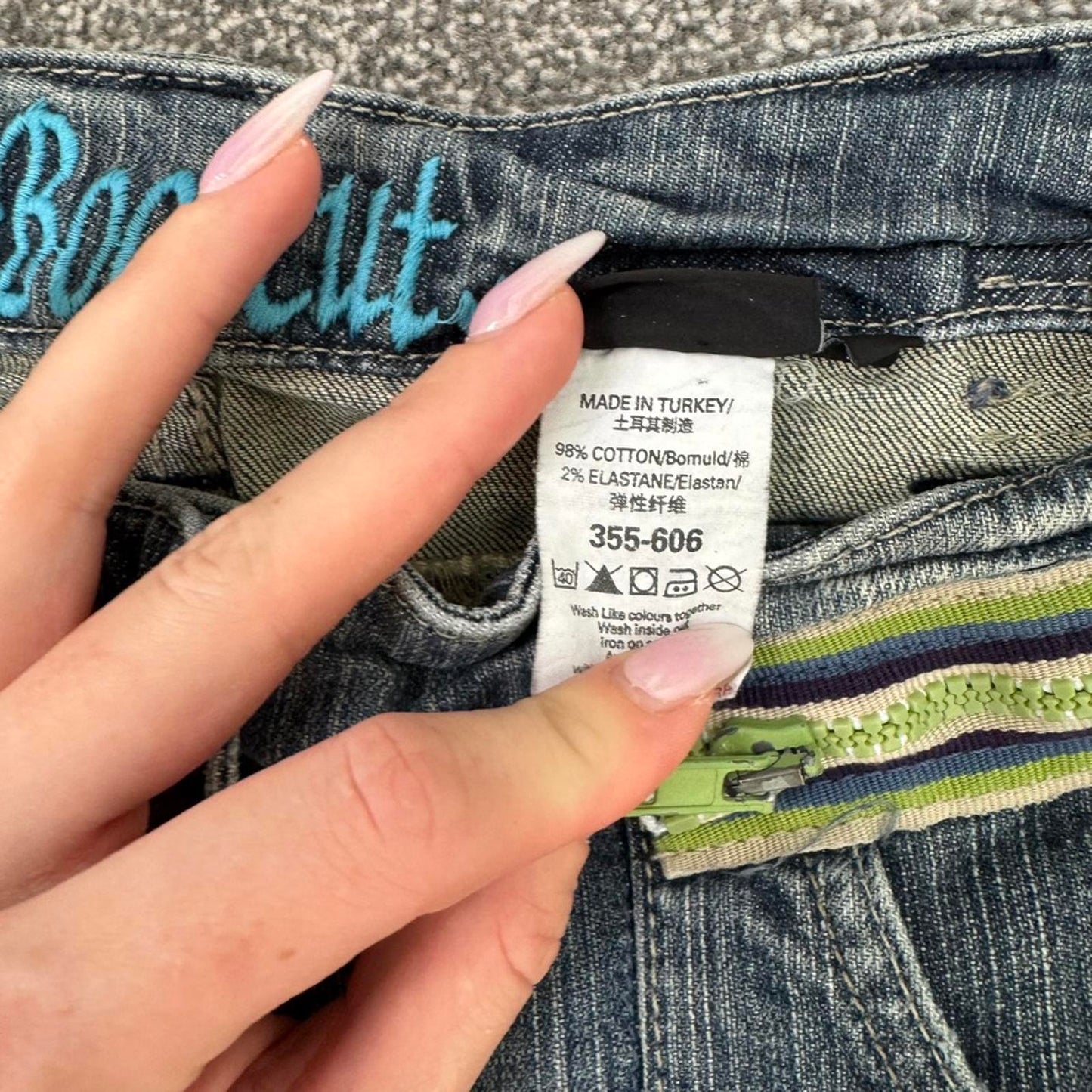 Y2K vintage faded denim wash bootcut jeans stripe zipper detail stretchy