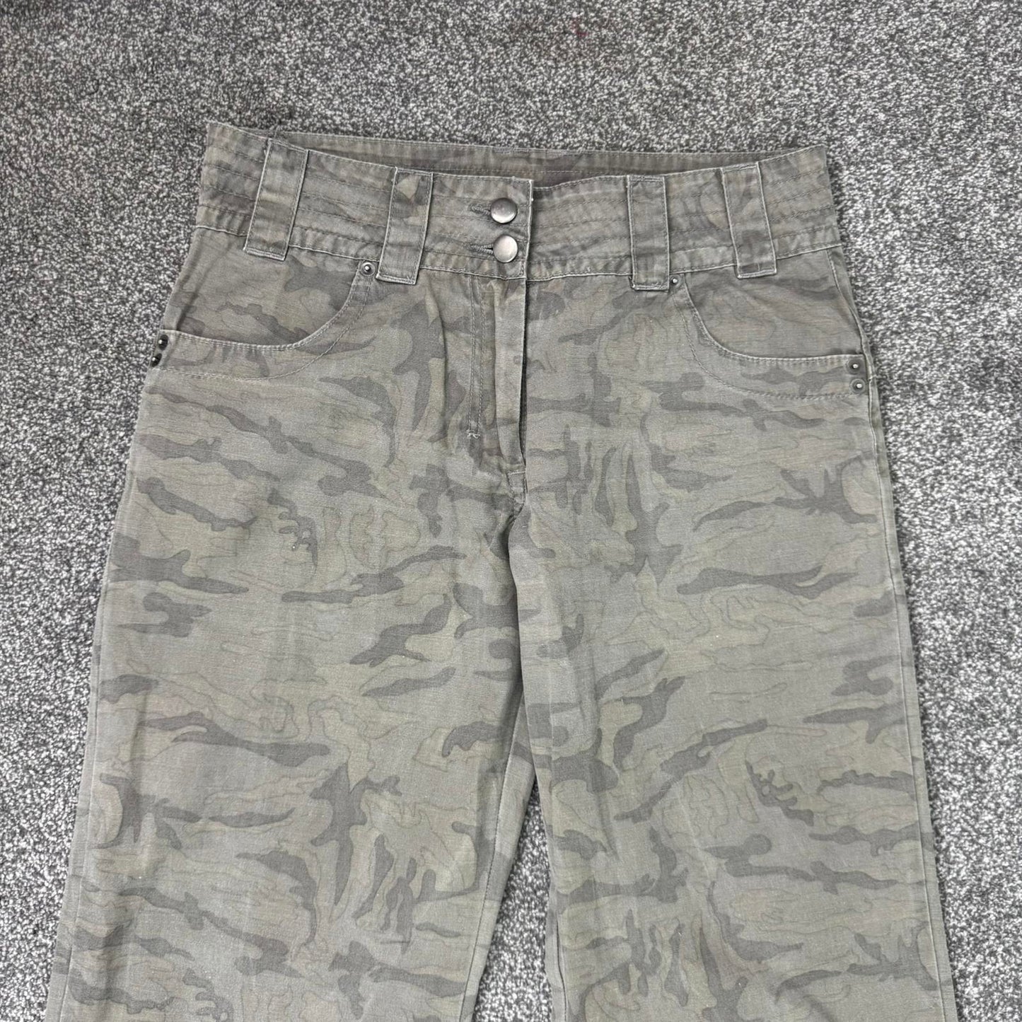 Y2K vintage camo denim mid rise baggy trousers cropped capri buckle khaki cargo