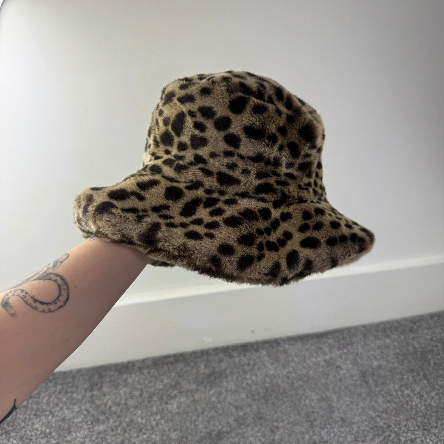 Y2K vintage leopard faux fur bucket hat