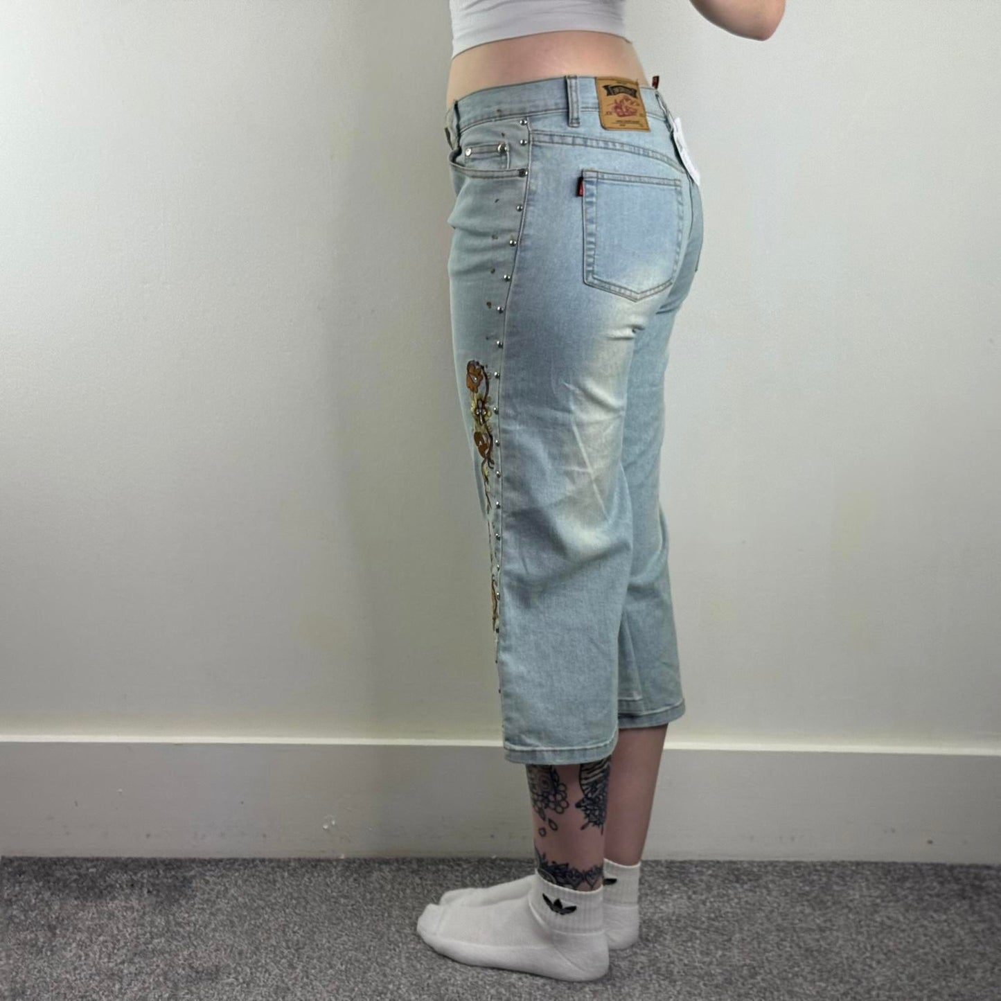 Y2K vintage mid rise stretch capri jeans denim cropped studded floral embroidery
